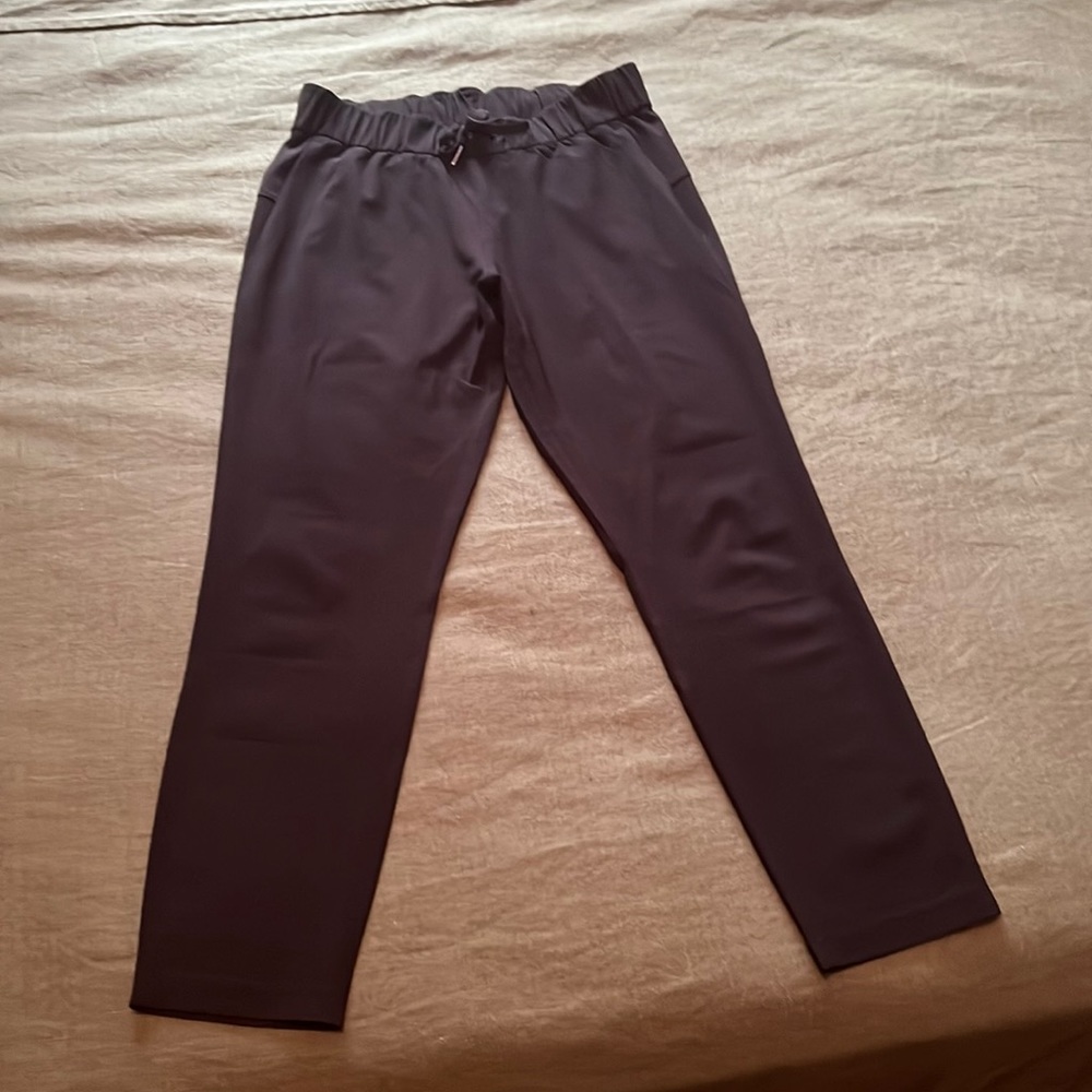Lululemon pants size 6- great condition